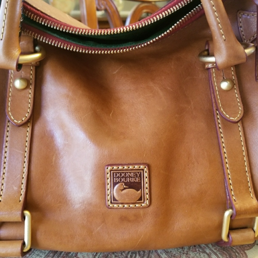 Gorgeous Dooney & Bourke Vaschetta Bag